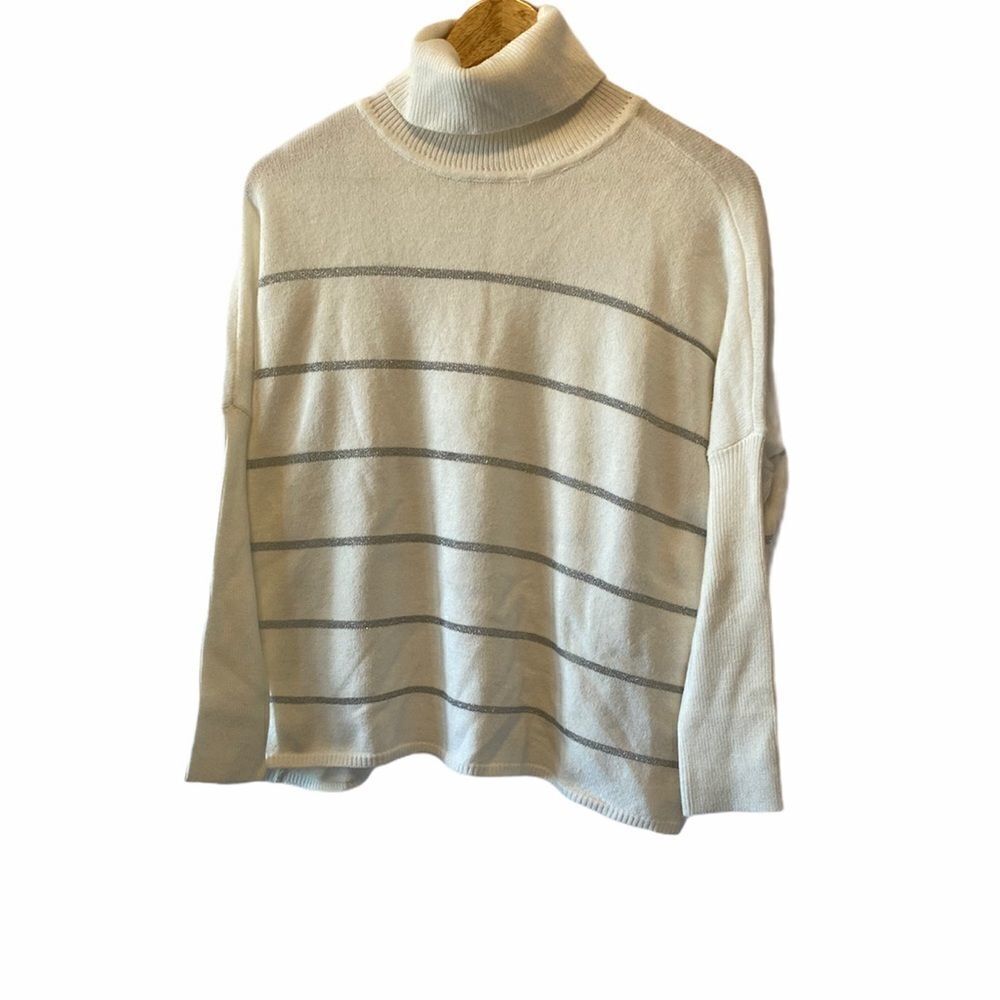 CUPCAKES&CASHMERE Short Striped Cream Turtleneck